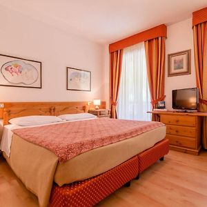 Camera con letto king size